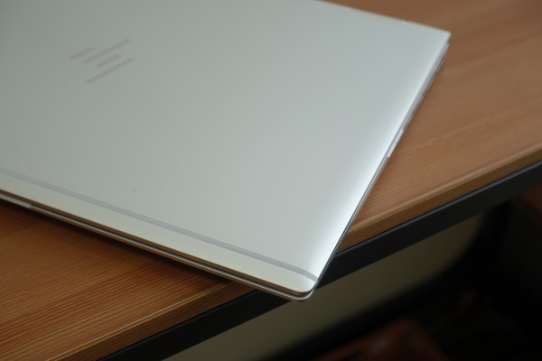 HP EliteBook x360 1040 G5は高級感がある