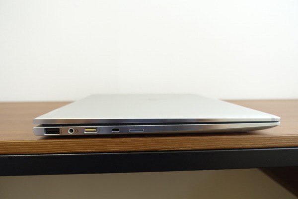 HP EliteBook x360 1040 G5左側面部