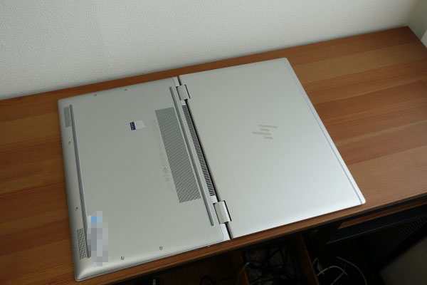 HP EliteBook x360 1040 G5の天板部と底面部は同じ材質