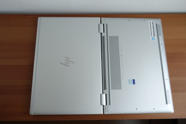 HP EliteBook x360 1040 G6の天板部と底面部は同じ材質