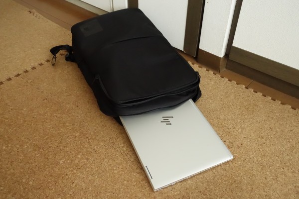 HP EliteBook x360 1040 G6は鞄からの出し入れもスムーズ