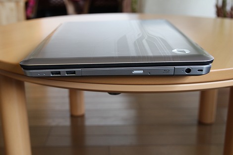 HP Pavilion dv7右側面