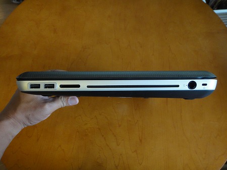 HP ENVY 17-2100右側面