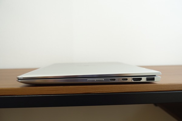 HP EliteBook x360 1040 G5右側面部
