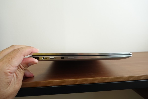 HP EliteBook x360 1040 G5のシルエットは綺麗