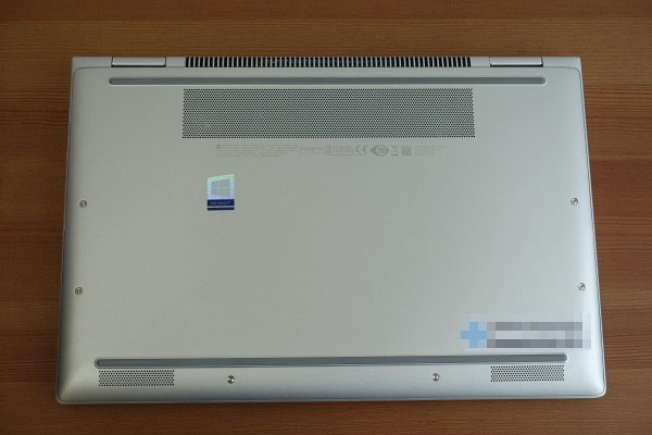 HP EliteBook x360 1040 G5底面部