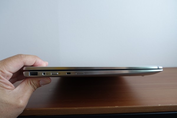 HP EliteBook x360 1040 G6のシルエットは綺麗