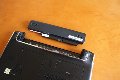 バッテリ取り外し