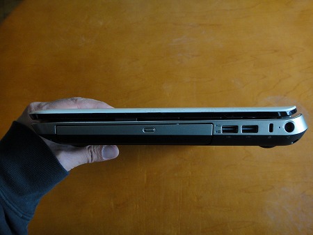 HP Pavilion dv6-6c00右側面