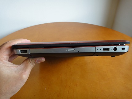HP Pavilion dv6i右側面